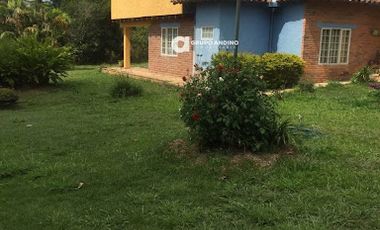 VENTA de CASA LOTE en MESA DE LOS SANTOS