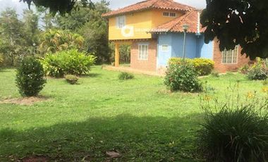 VENTA de CASA LOTE en MESA DE LOS SANTOS