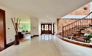 En venta espectacular casa en Condominio Club Aposentos