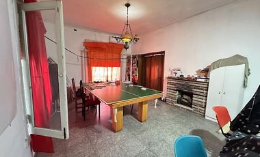 Chalet sobre 2 lotes a modernizar