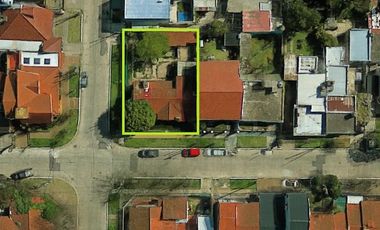 Chalet sobre 2 lotes a modernizar