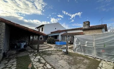 Chalet sobre 2 lotes a modernizar