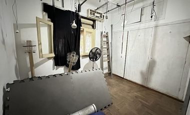 Chalet sobre 2 lotes a modernizar