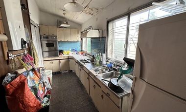 Chalet sobre 2 lotes a modernizar