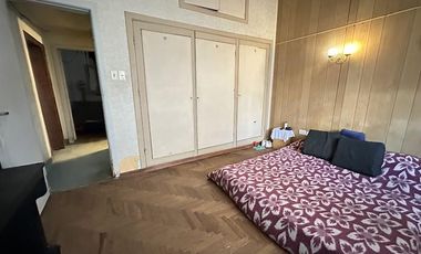 Chalet sobre 2 lotes a modernizar