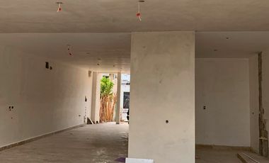 CASA EN VENTA CON ALBERCA A 80 MTS DE LA PLAYA. PROGRESO. MÉRIDA