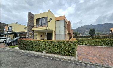 SE VENDE CASA EN COTA EN CONJUNTO CERRADO