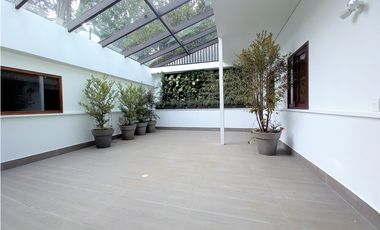 SE ARRIENDA CASA AMOBLADA EN SANTA ANA ORIENTAL