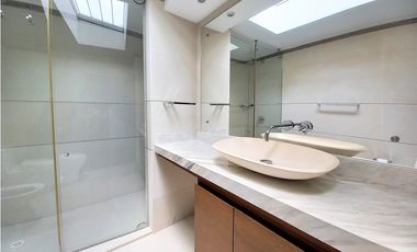 SE ARRIENDA CASA AMOBLADA EN SANTA ANA ORIENTAL