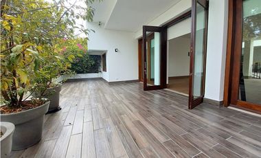 SE ARRIENDA CASA AMOBLADA EN SANTA ANA ORIENTAL