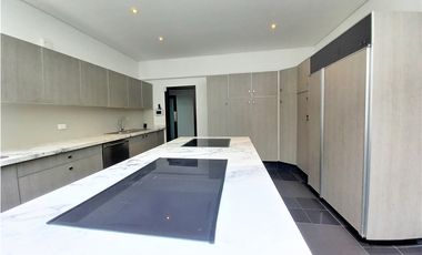 SE ARRIENDA CASA AMOBLADA EN SANTA ANA ORIENTAL