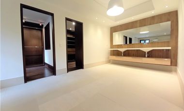 SE ARRIENDA CASA AMOBLADA EN SANTA ANA ORIENTAL