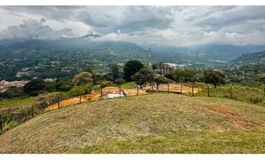 Lote para venta en Copacabana.