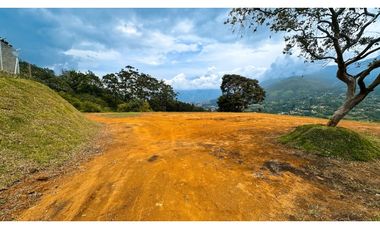 Lote para venta en Copacabana.