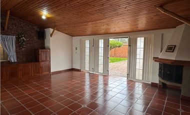 Arriendo en casa de un nivel