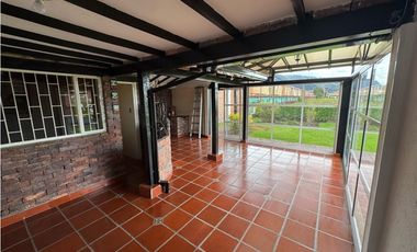 Arriendo en casa de un nivel