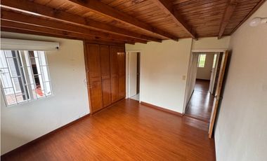 Arriendo en casa de un nivel