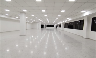 SE ARRIENDA EDIFICIO EN CAPELLANIA