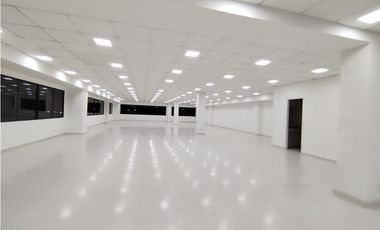 SE ARRIENDA EDIFICIO EN CAPELLANIA