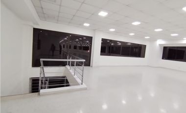 SE ARRIENDA EDIFICIO EN CAPELLANIA