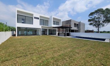 Casa en  venta en fraccionamiento Lomas de Cocoyoc, Morelos