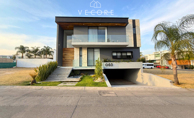 RESIDENCIA EN VENTA EN VILLA VERONA, ZONA DIAMANTE, ZAPOPAN