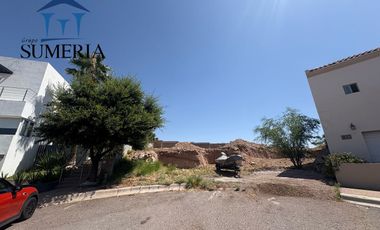 Terreno en Rincón de las Lomas frente a parque