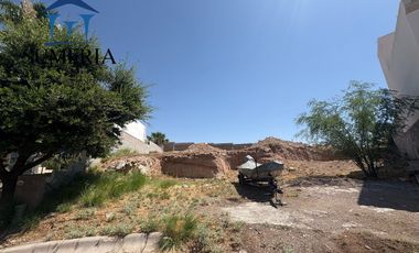 Terreno en Rincón de las Lomas frente a parque