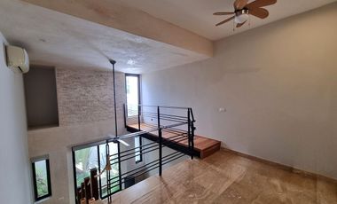 EN VENTA TOWNHOUSE AMUEBLADO EN MONTES DE AMÉ, MÉRIDA