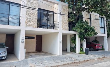 EN VENTA TOWNHOUSE AMUEBLADO EN MONTES DE AMÉ, MÉRIDA