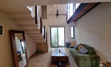 EN VENTA TOWNHOUSE AMUEBLADO EN MONTES DE AMÉ, MÉRIDA