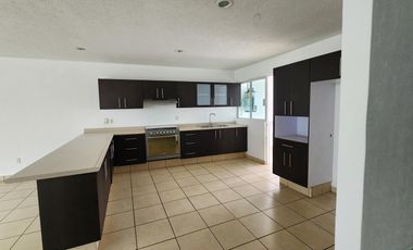Casa en Venta Altozano con área verde en fraccionamiento privado