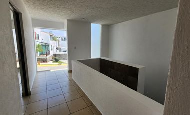 Casa en Venta Altozano con área verde en fraccionamiento privado