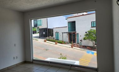 Casa en Venta Altozano con área verde en fraccionamiento privado
