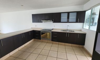 Casa en Venta Altozano con área verde en fraccionamiento privado