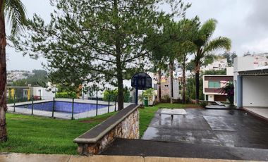 Casa en Venta Altozano con área verde en fraccionamiento privado