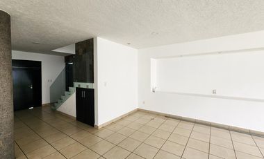 Casa en Venta Altozano con área verde en fraccionamiento privado