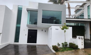 Casa en Venta Altozano con área verde en fraccionamiento privado