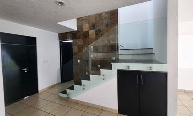 Casa en Venta Altozano con área verde en fraccionamiento privado