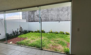 Casa en Venta Altozano con área verde en fraccionamiento privado