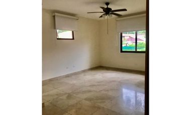 Casa en alquiler en clayton en los senderos de camino de cruces