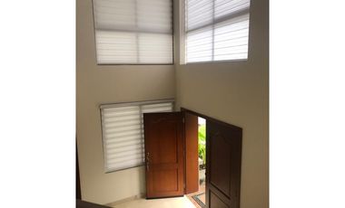 Casa en alquiler en clayton en los senderos de camino de cruces