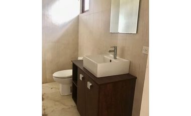 Casa en alquiler en clayton en los senderos de camino de cruces