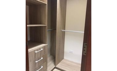 Casa en alquiler en clayton en los senderos de camino de cruces