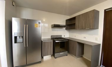 Casa en  Alquiler o Venta  – Brisas del Golf, PH Golf Gardens - LH 