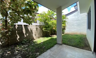 Casa en  Alquiler o Venta  – Brisas del Golf, PH Golf Gardens - LH 