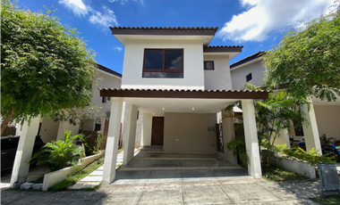 Casa en  Alquiler o Venta  – Brisas del Golf, PH Golf Gardens - LH 