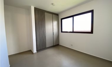 Casa en  Alquiler o Venta  – Brisas del Golf, PH Golf Gardens - LH 