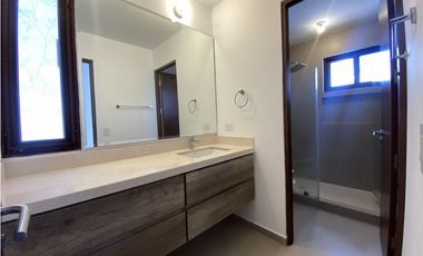 Casa en  Alquiler o Venta  – Brisas del Golf, PH Golf Gardens - LH 