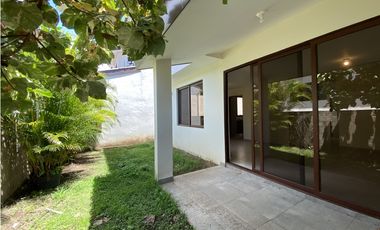 Casa en  Alquiler o Venta  – Brisas del Golf, PH Golf Gardens - LH 